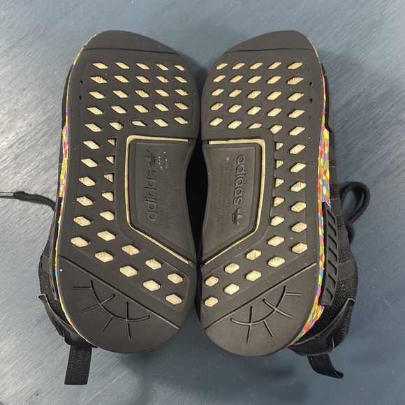 Adidas NMD R1 Unisex 10K Athletic Sneaker - Black Mosaic. - Picture 6 of 8